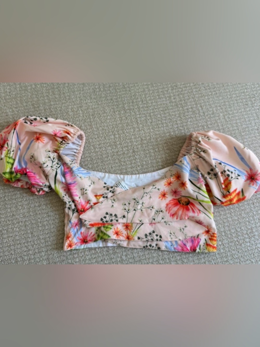 Agua Bendita Pink Floral Puff-Sleeve Crop Top
